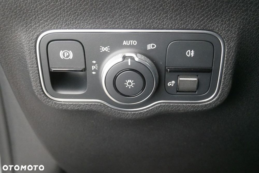Mercedes-Benz GLB - 28