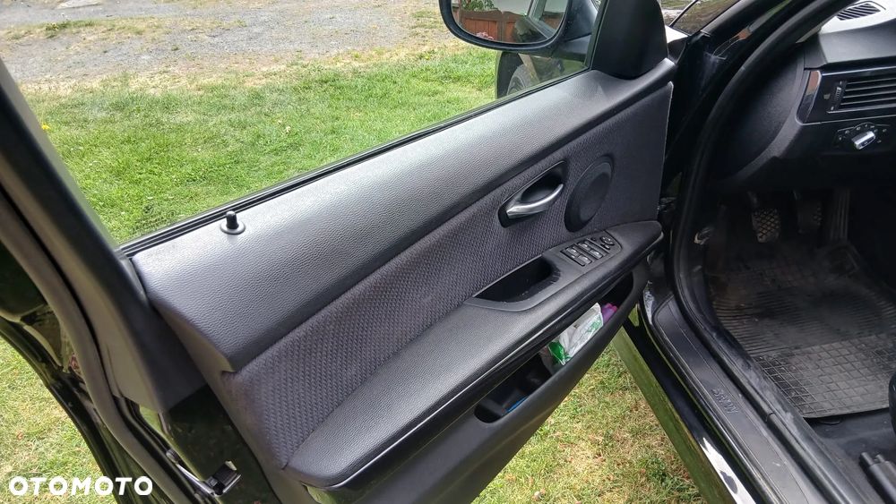 BMW Seria 3 318i - 11