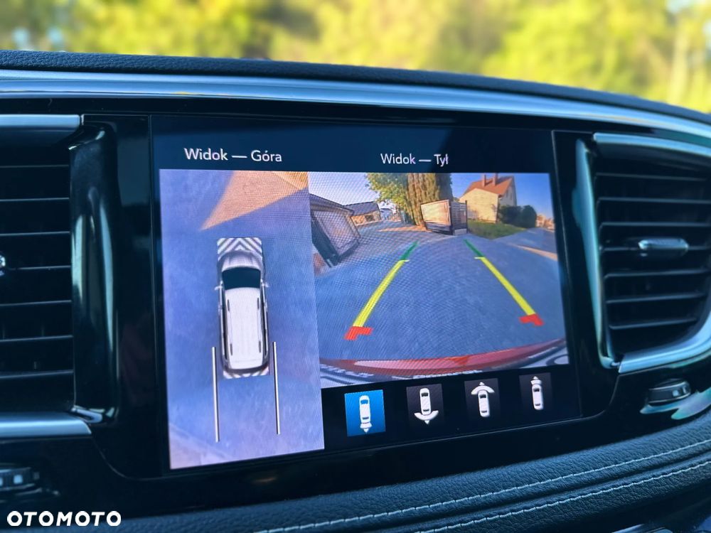 Chrysler Pacifica - 33