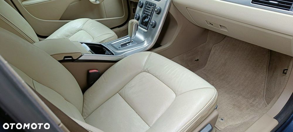 Volvo XC 70 D5 AWD Dynamic Momentum - 22