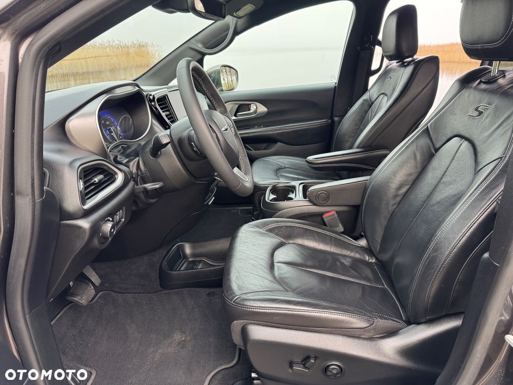 Chrysler Pacifica - 16