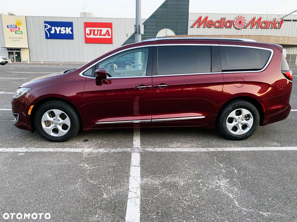 Chrysler Pacifica - 2
