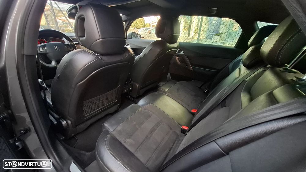 Citroën DS5 e-HDi 110 EGS6 SoChic - 25