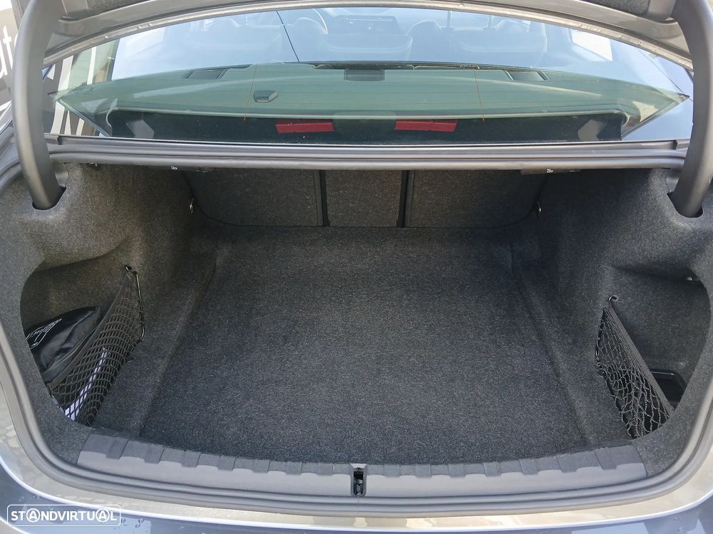 BMW 318 d Line Sport Auto - 42