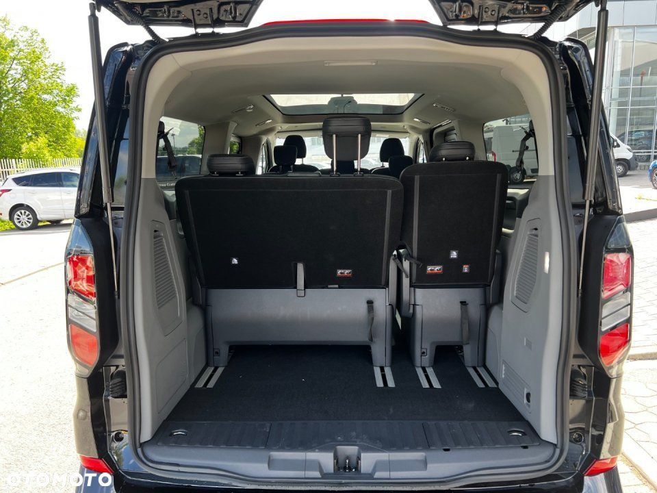 Ford Tourneo Custom - 8