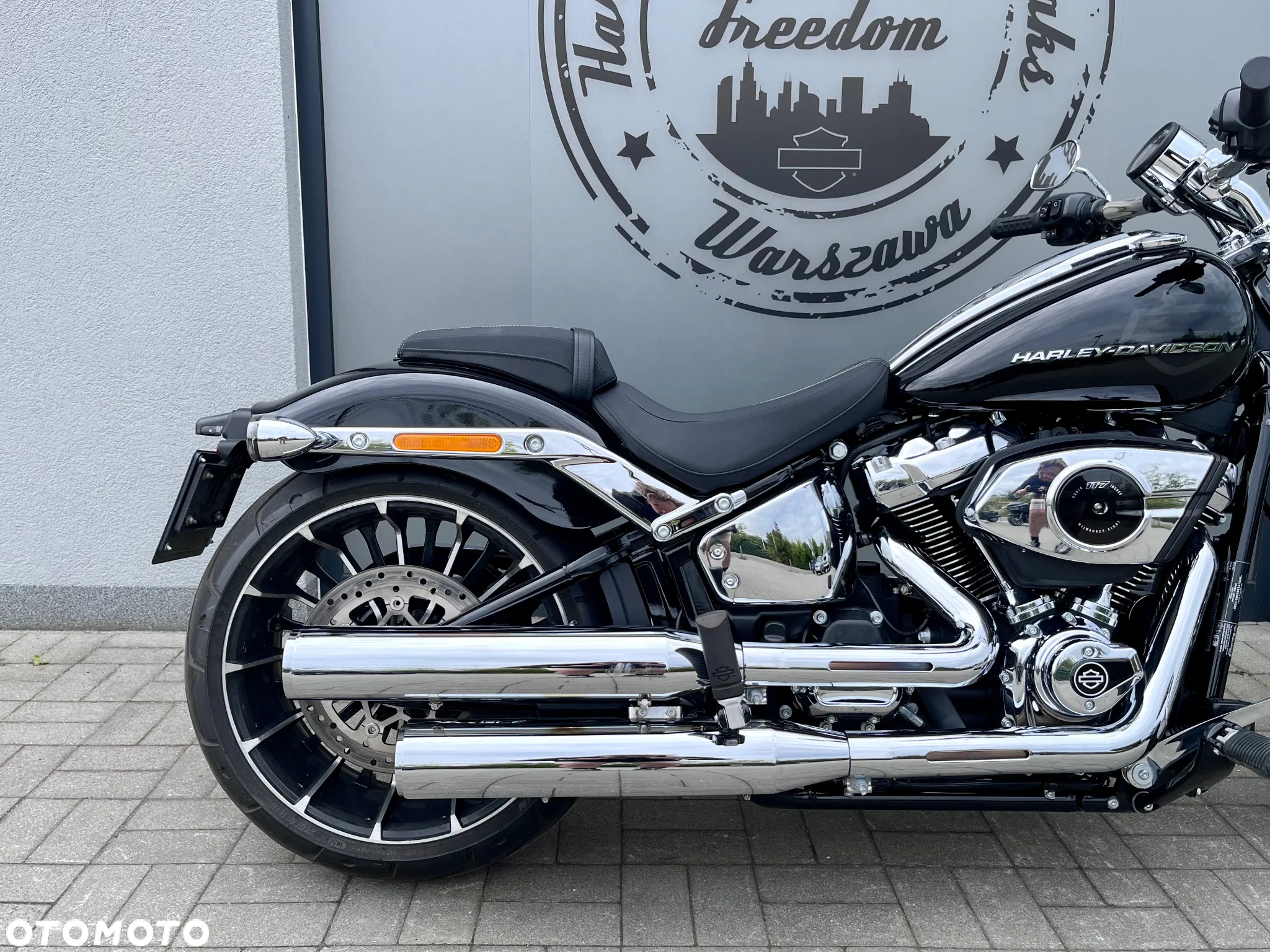 Harley-Davidson Softail Breakout - 3