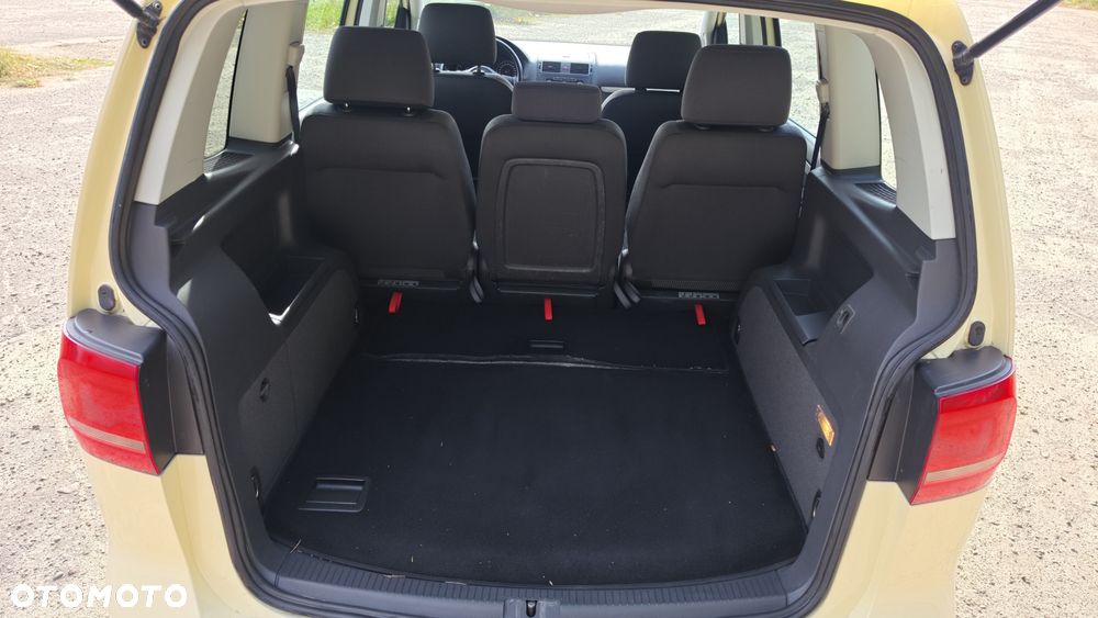 Volkswagen Touran - 17