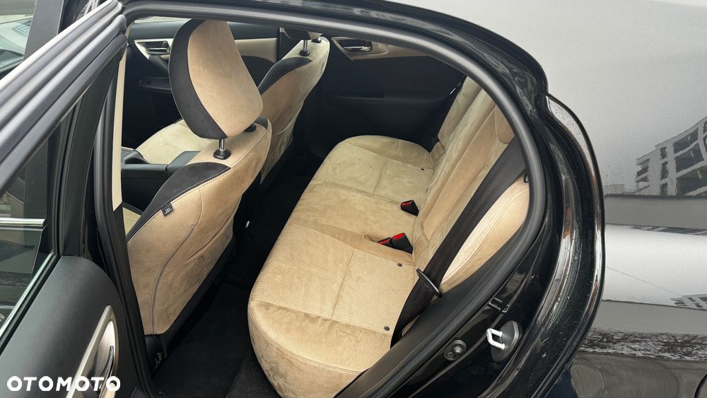 Lexus CT - 8