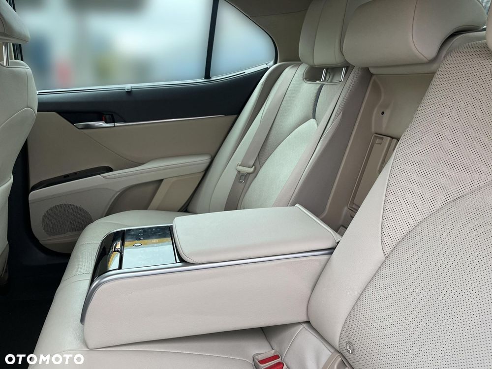Toyota Camry 2.5 Hybrid Executive CVT - 14