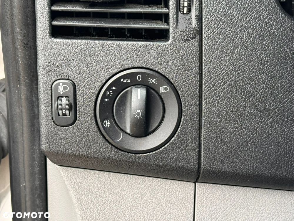 Volkswagen CRAFTER ŚREDNI PO LIFTOWY KLIMATYZACJA - 31