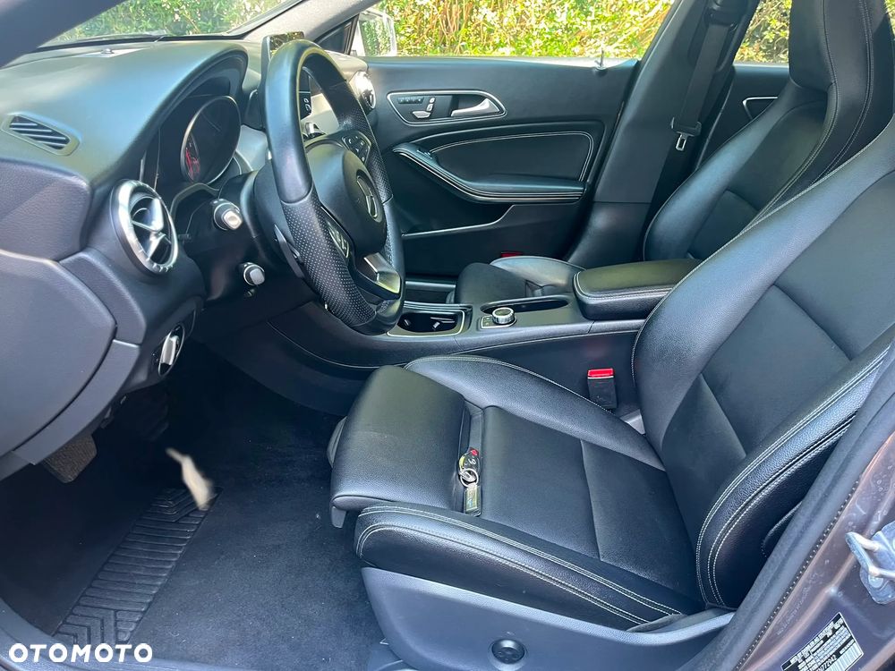 Mercedes-Benz CLA 250 4-Matic AMG Line - 13