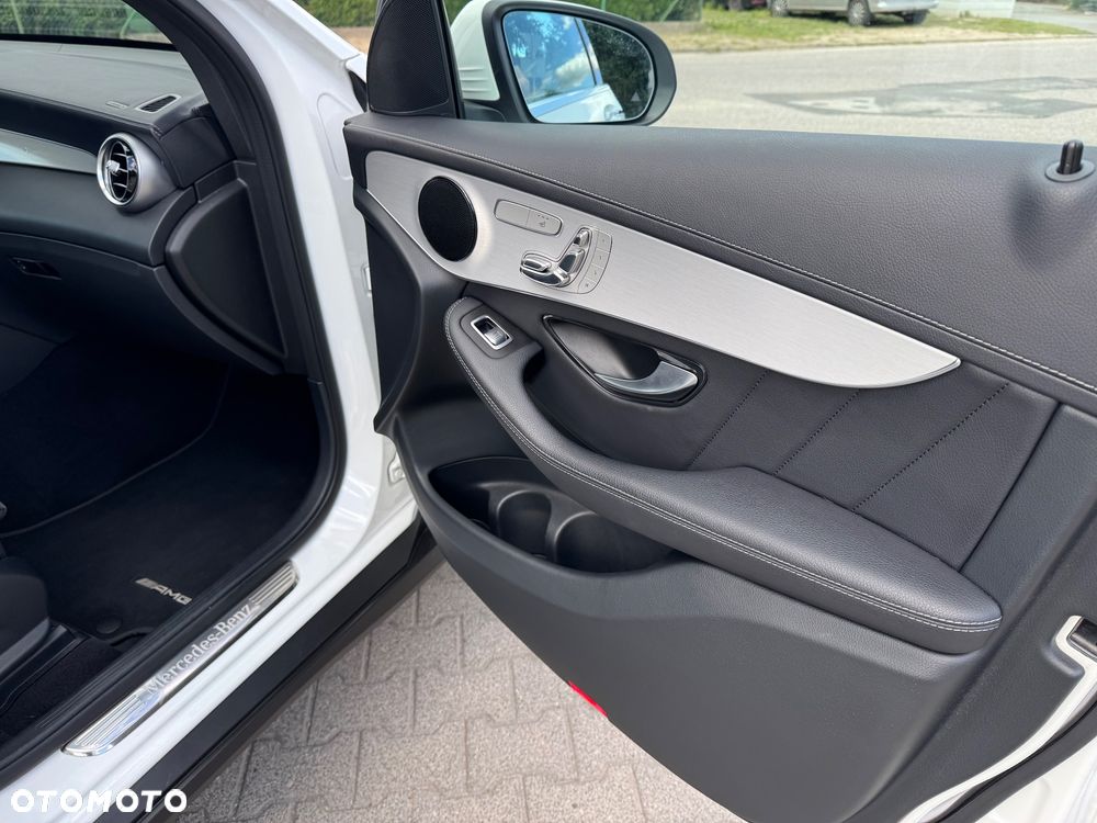 Mercedes-Benz GLC 300 de 4Matic 9G-TRONIC AMG Line Plus - 39