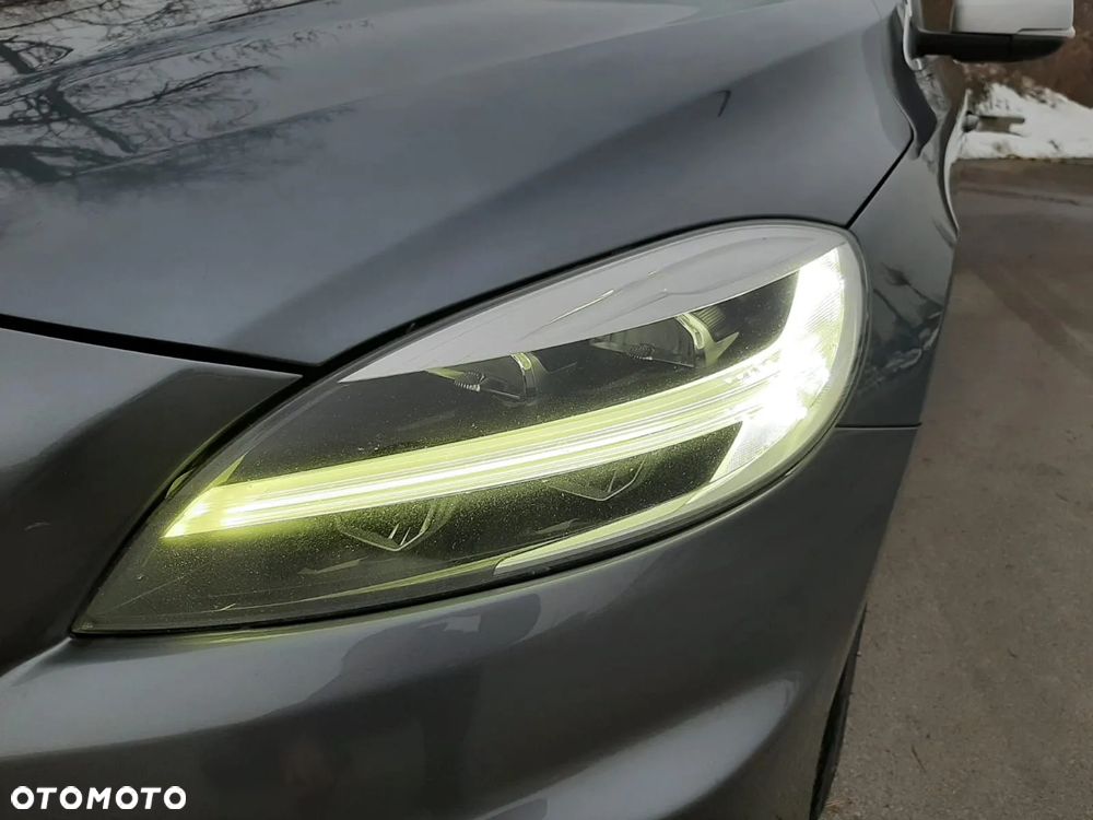 Volvo V40 D3 Geartronic RDesign - 31