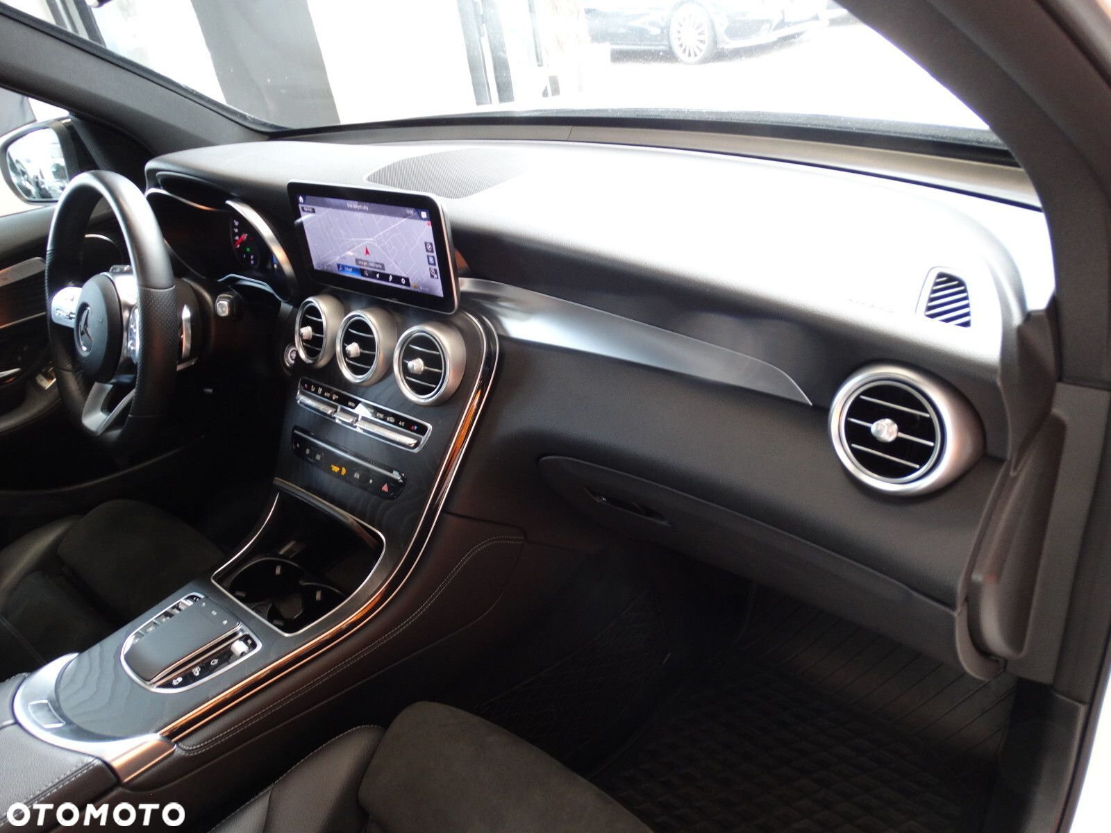 Mercedes-Benz GLC - 13