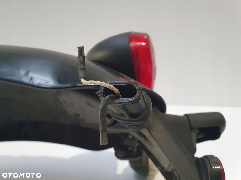 TYLNY BŁOTNIK NAKOLE Triumph Street Twin 900 18- LAMPA TYŁ 2302378 2702100 - 3