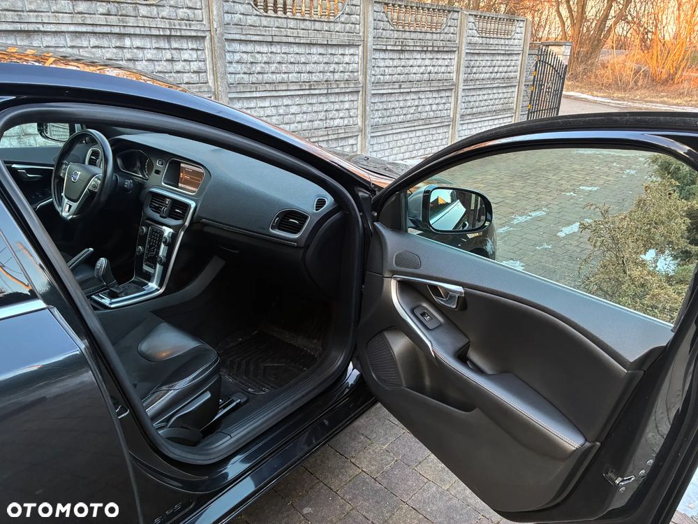 Volvo V40 T3 R-Design - 28
