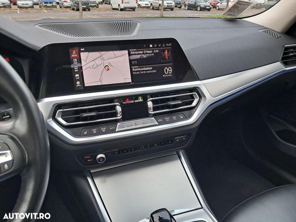 BMW Seria 3 330i AT Luxury Line - 33