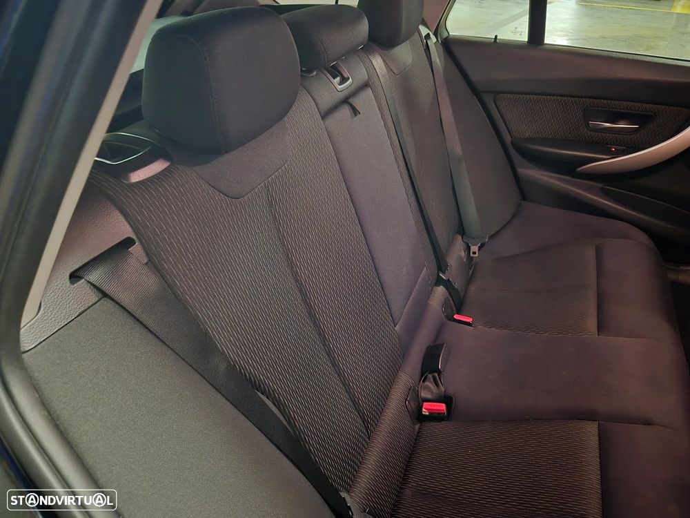 BMW 318 d Touring Auto Line Sport - 38