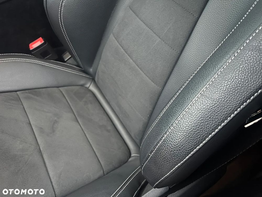 Mercedes-Benz Klasa E 200 4-Matic 9G-TRONIC - 22