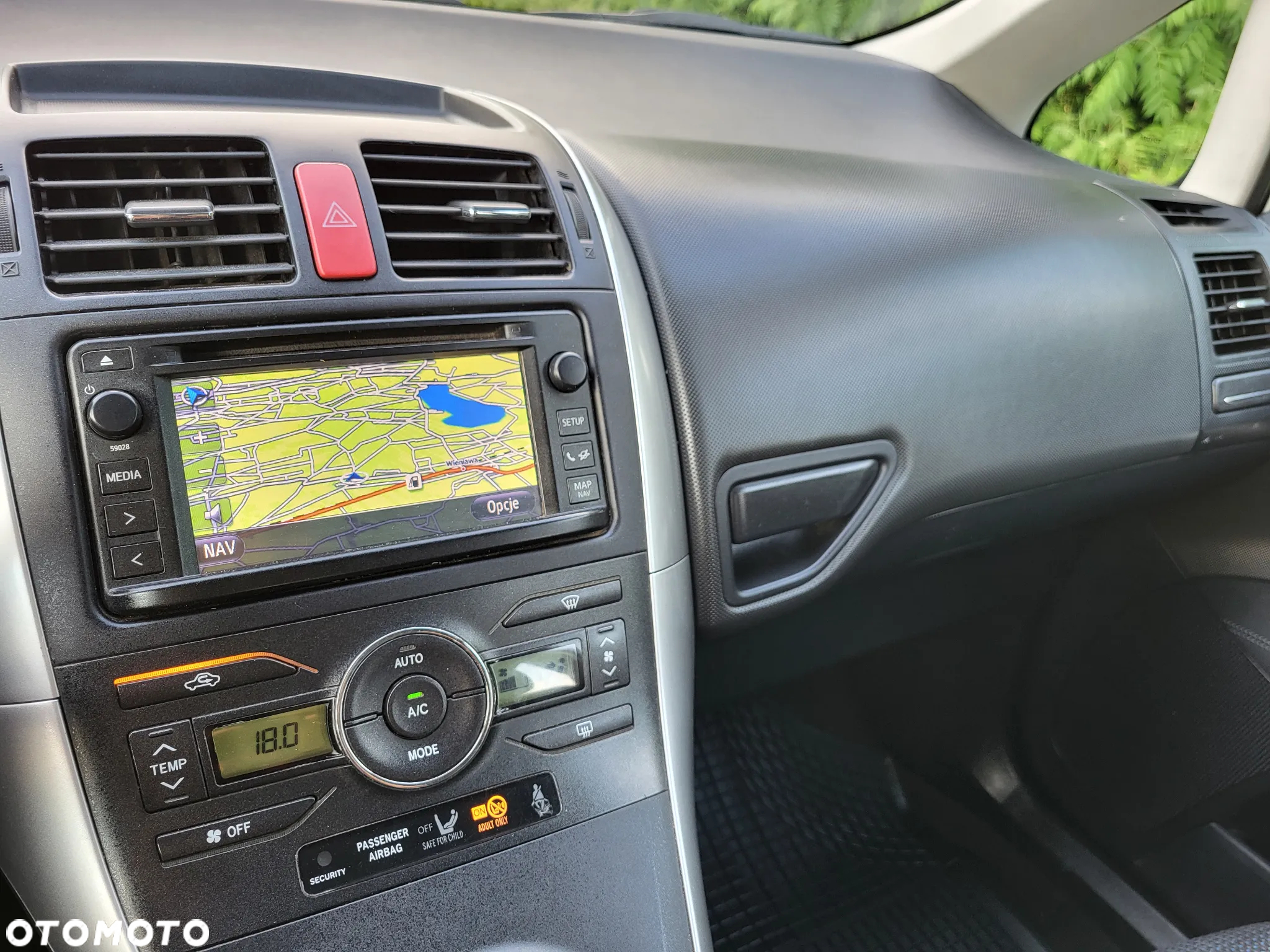 Toyota Auris 1.8 HSD Prestige NAVI - 30