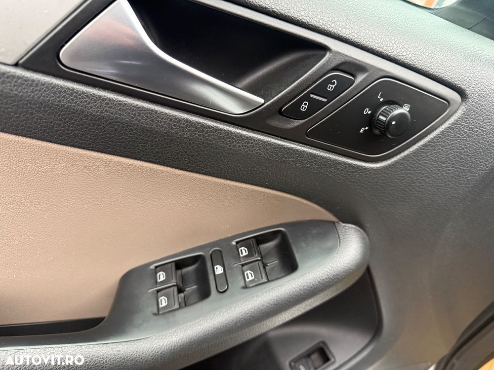 Volkswagen Jetta 1.6 TDI Comfortline - 11