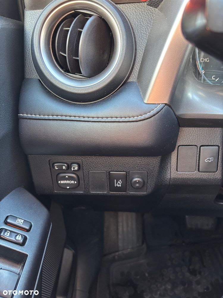 Toyota RAV4 - 16