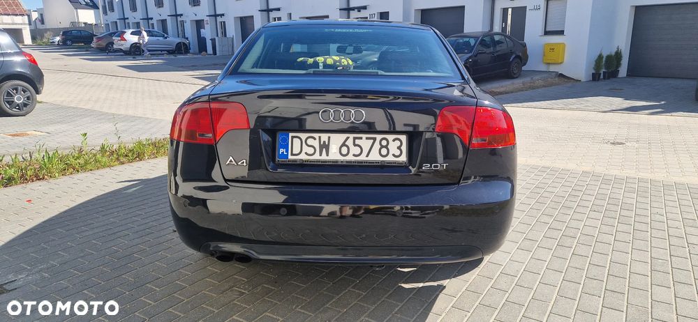 Audi A4 Limousine - 4