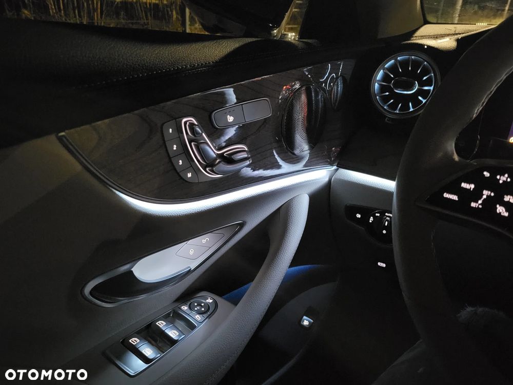 Mercedes-Benz Klasa E 200 4Matic 9G-TRONIC Avantgarde - 21
