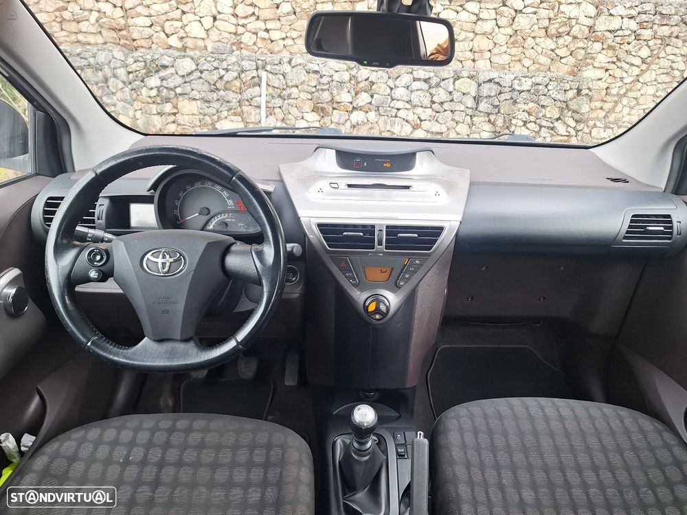 Toyota iQ 1.0 VVT-i 2 - 9