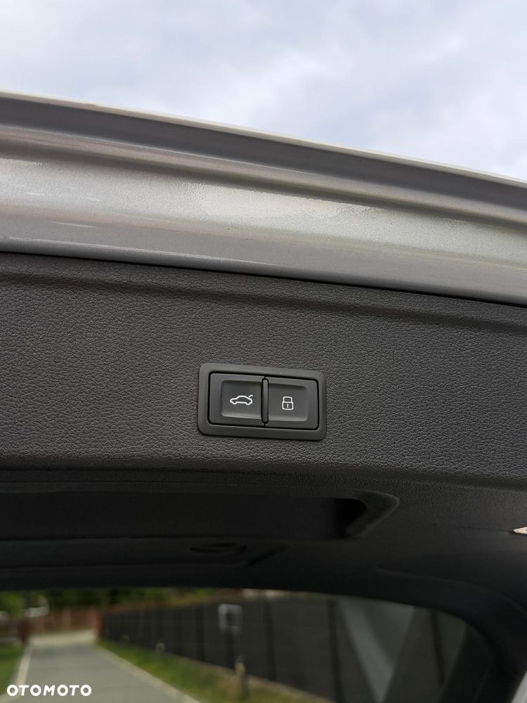 Audi A4 Avant 40 TDI S Line S tronic - 17