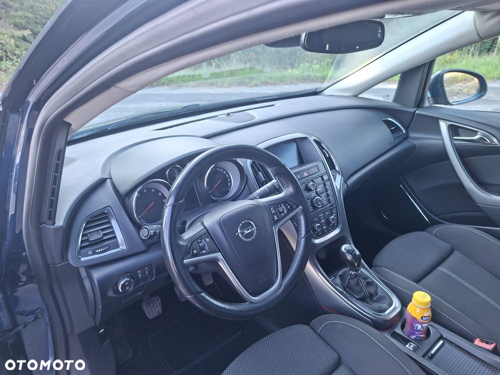 Opel Astra 2010 photo 5