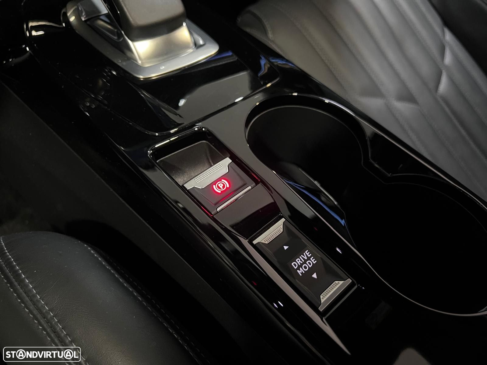 Peugeot e-2008 50 kWh GT - 33