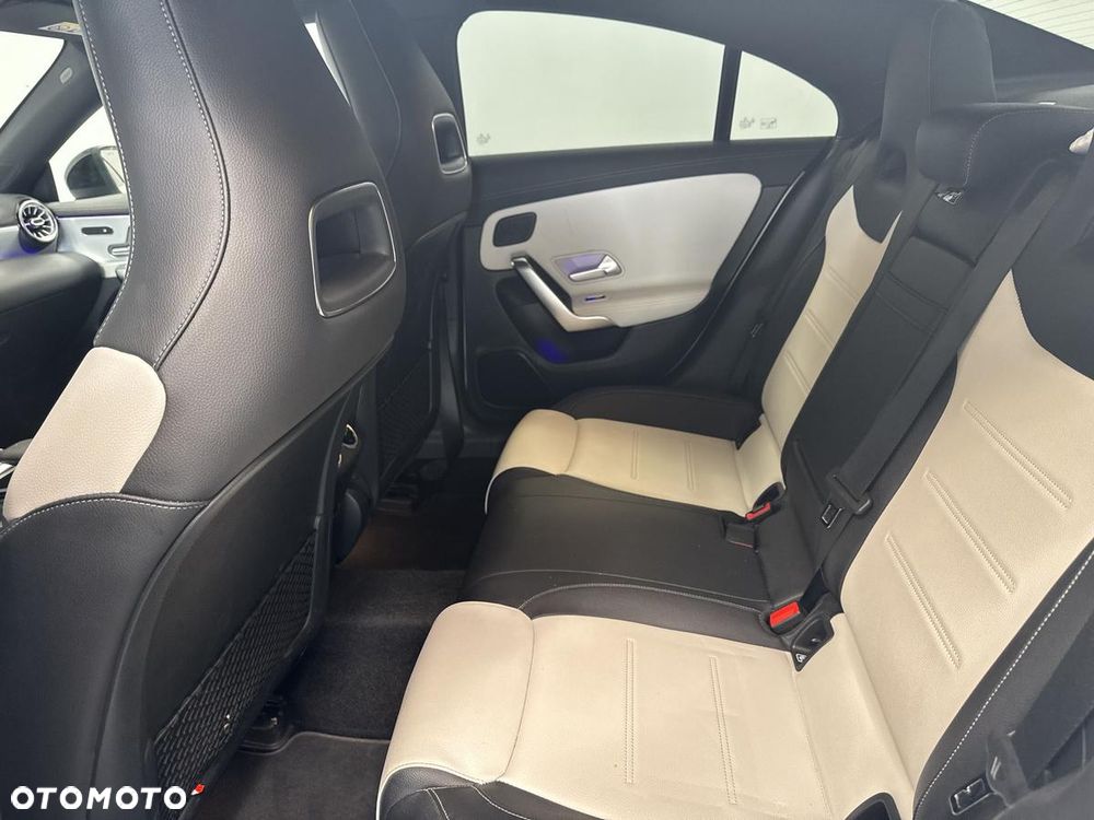 Mercedes-Benz CLA 220 AMG Line 7G-DCT - 24