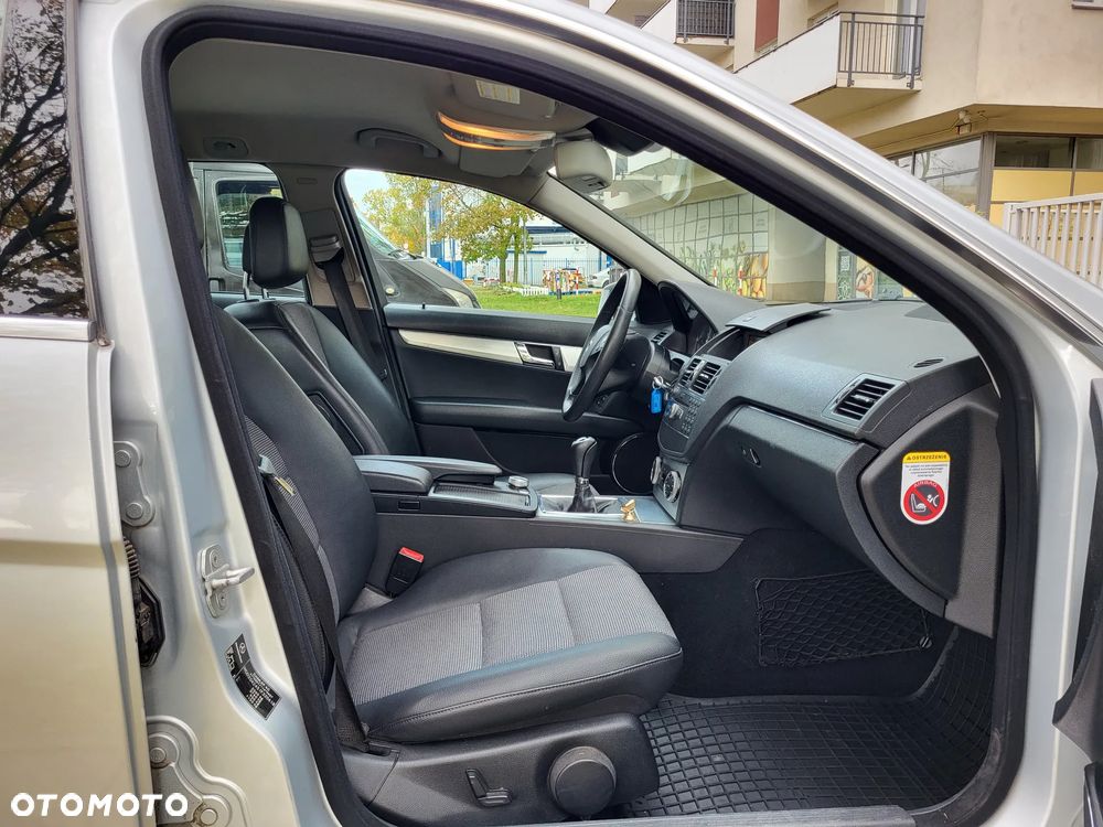 Mercedes-Benz Klasa C 180 K BlueEff Avantgarde - 31