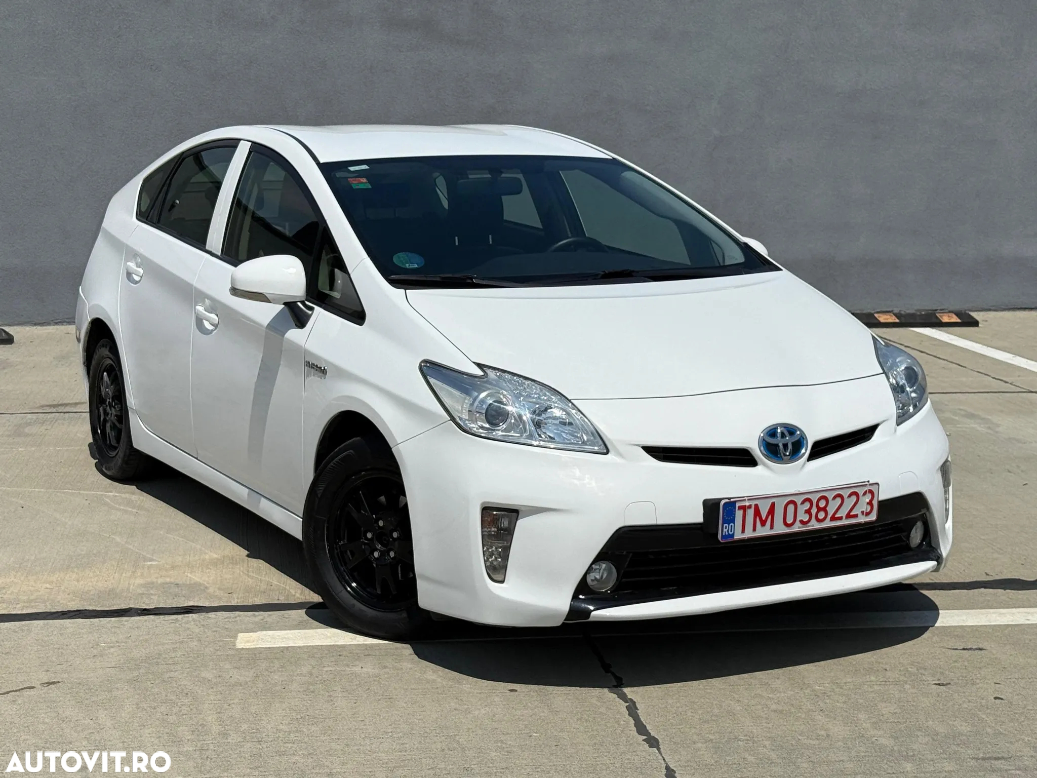 Toyota Prius (Hybrid) Executive - 2