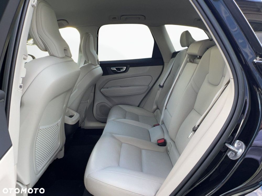 Volvo XC 60 B5 B AWD Plus Dark - 12