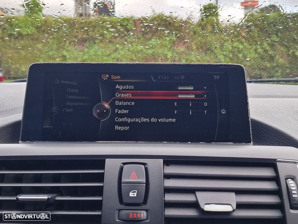 BMW 116 d Line Urban Auto - 33