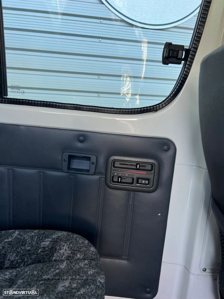 Toyota HiAce 2.5 D-4D Curto Luxo 2.6T - 20