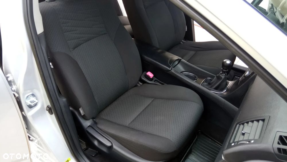 Toyota Avensis 1.8 Sol - 18