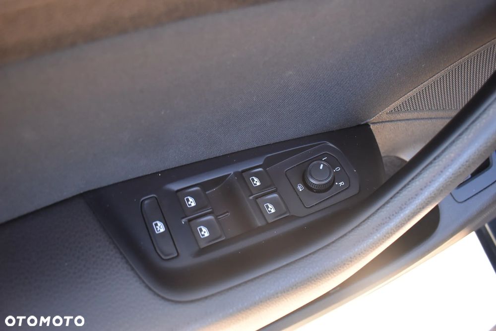 Volkswagen Passat 2.0 TDI EVO Business DSG - 23