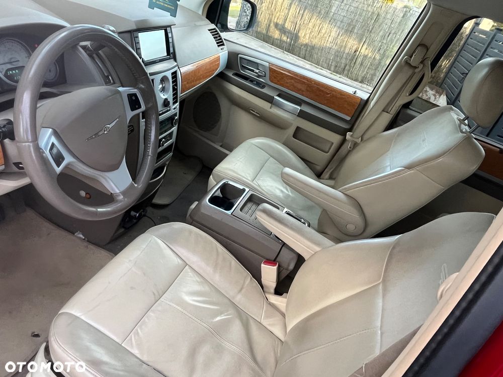 Chrysler Town & Country - 21