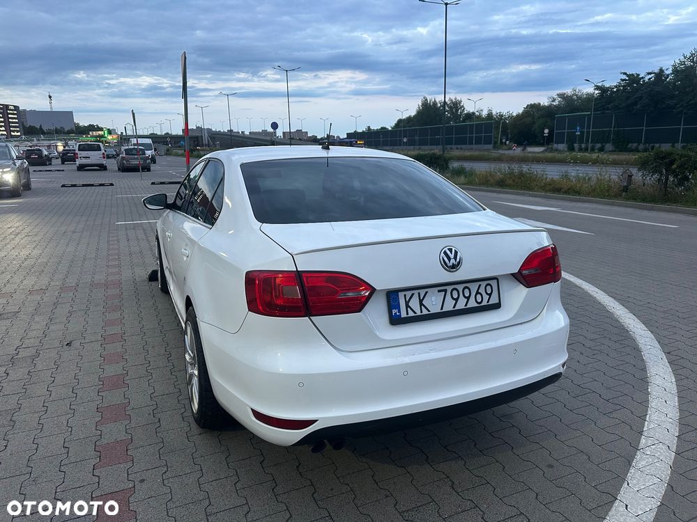 Volkswagen Jetta 2.0 TDI Comfortline - 3