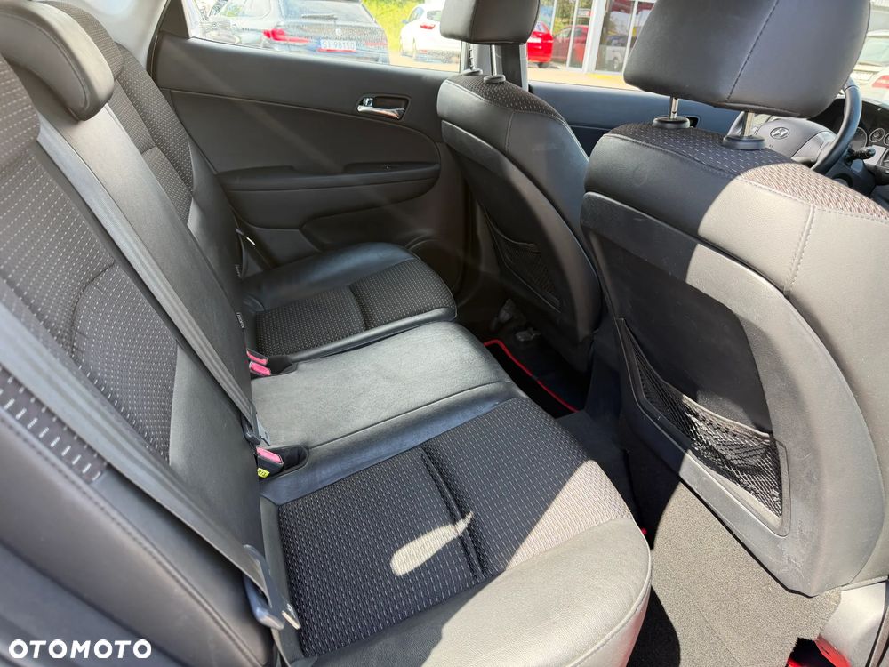 Hyundai i30 1.6 Comfort - 13