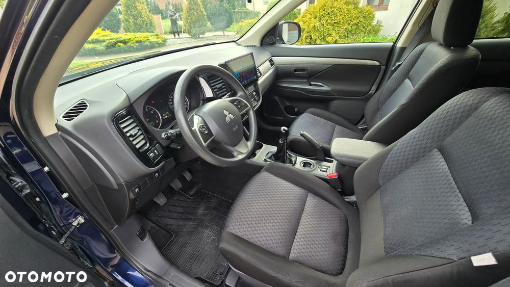 Mitsubishi Outlander - 28