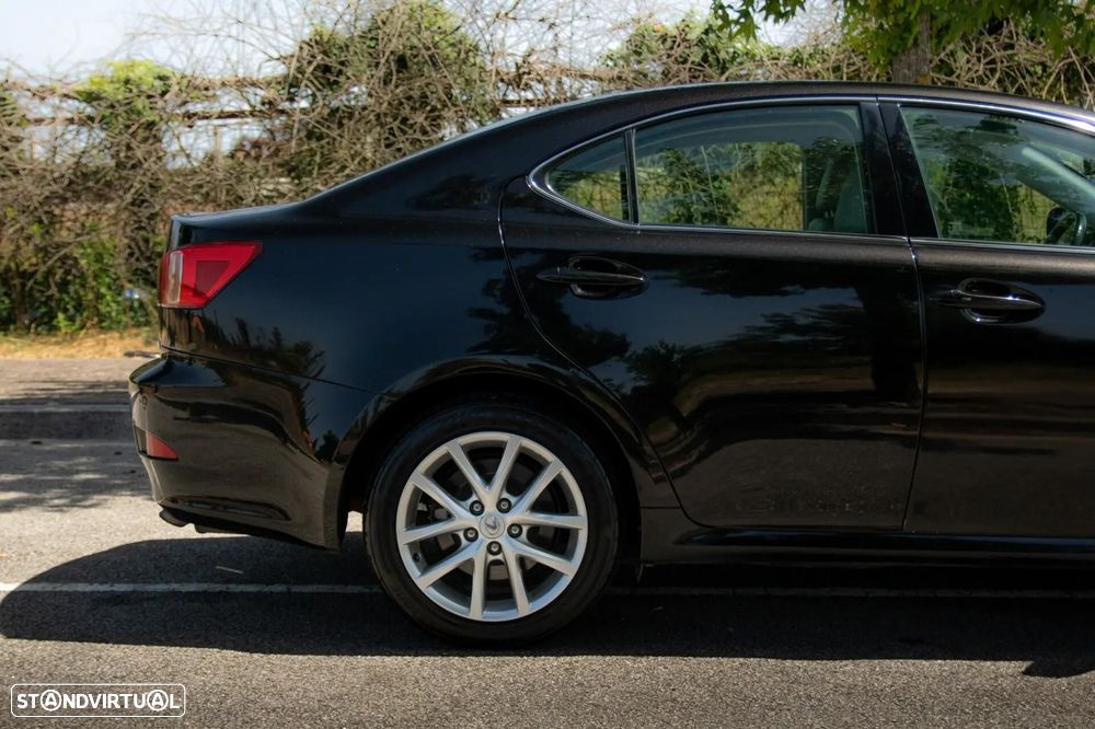 Lexus IS 200 d P.Executive 6G - 33