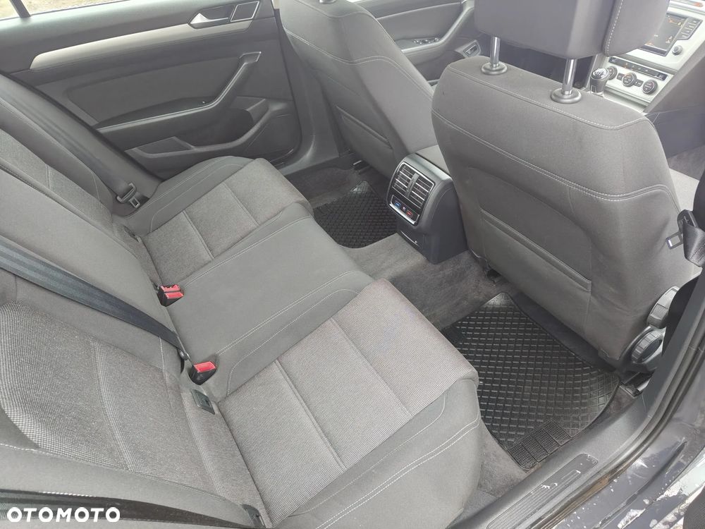 Volkswagen Passat - 34
