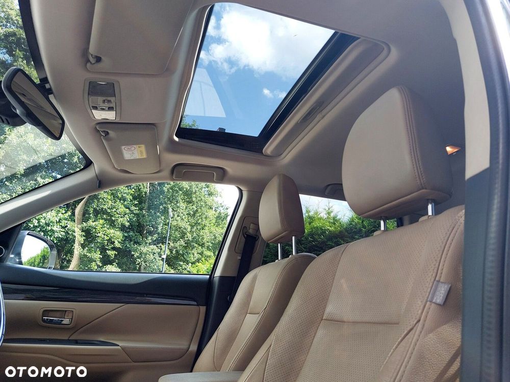 Mitsubishi Outlander - 13