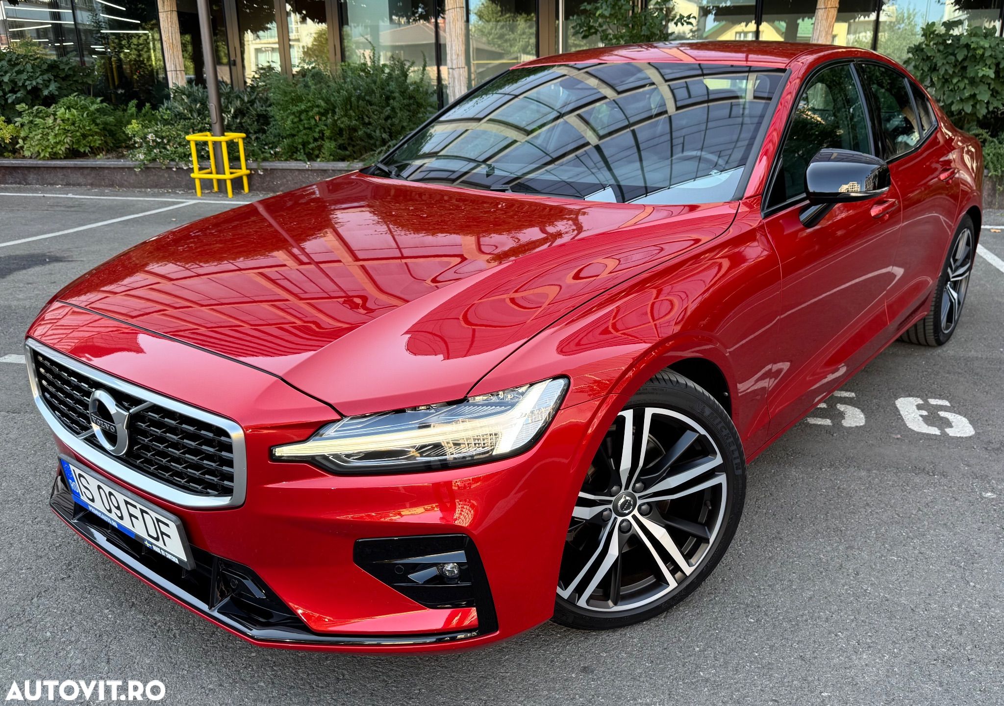 Volvo S60 T4 R-Design - 1