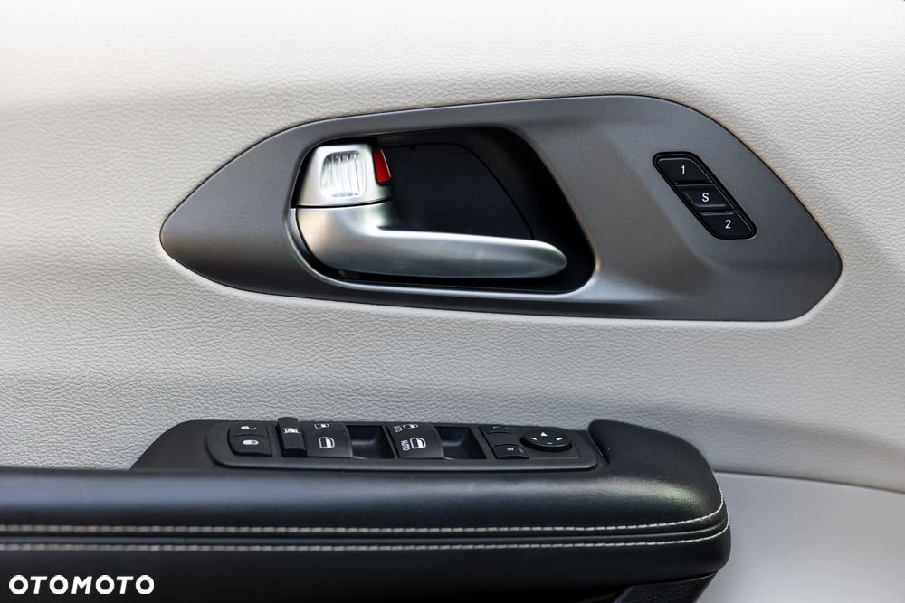 Chrysler Pacifica - 28