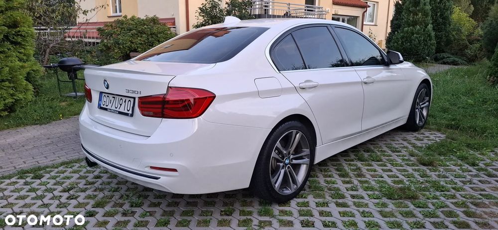 BMW Seria 3 330i Sport Line - 15